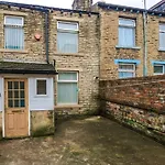 Modern & Spacious 2 Bed House - Free Parking