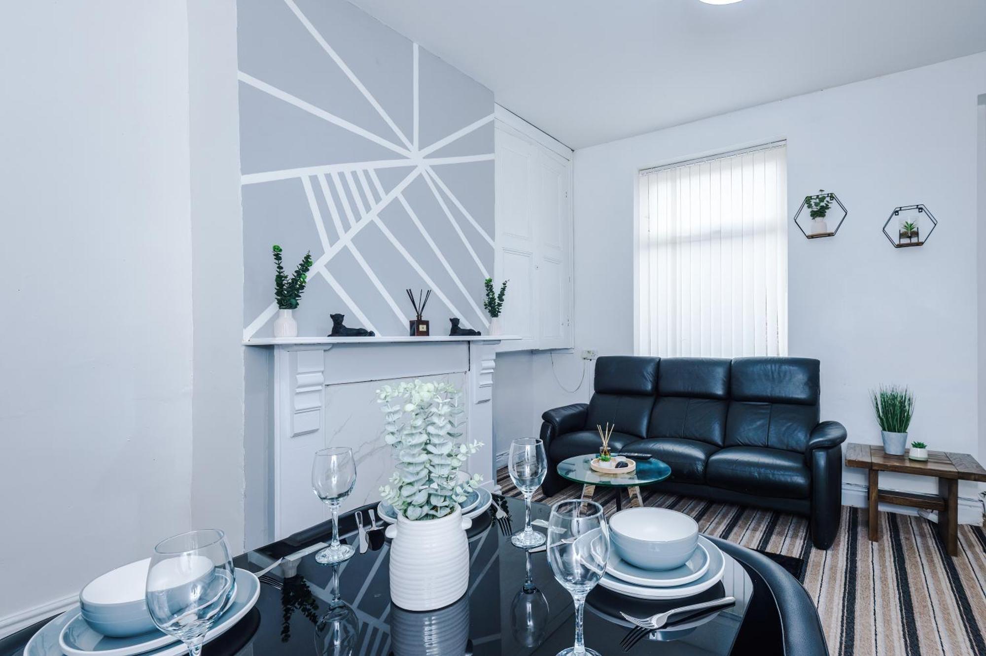 Holiday home Modern & Spacious 2 Bed House - Free Parking *