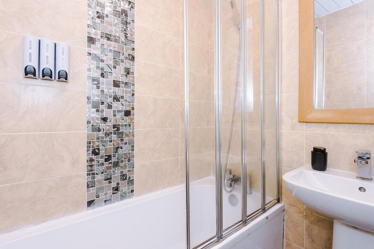 Holiday home Modern & Spacious 2 Bed House - Free Parking