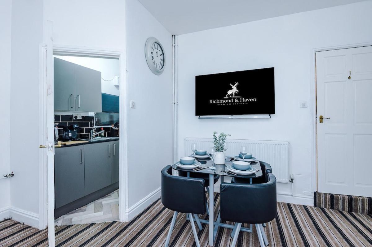 Holiday home Modern & Spacious 2 Bed House - Free Parking *