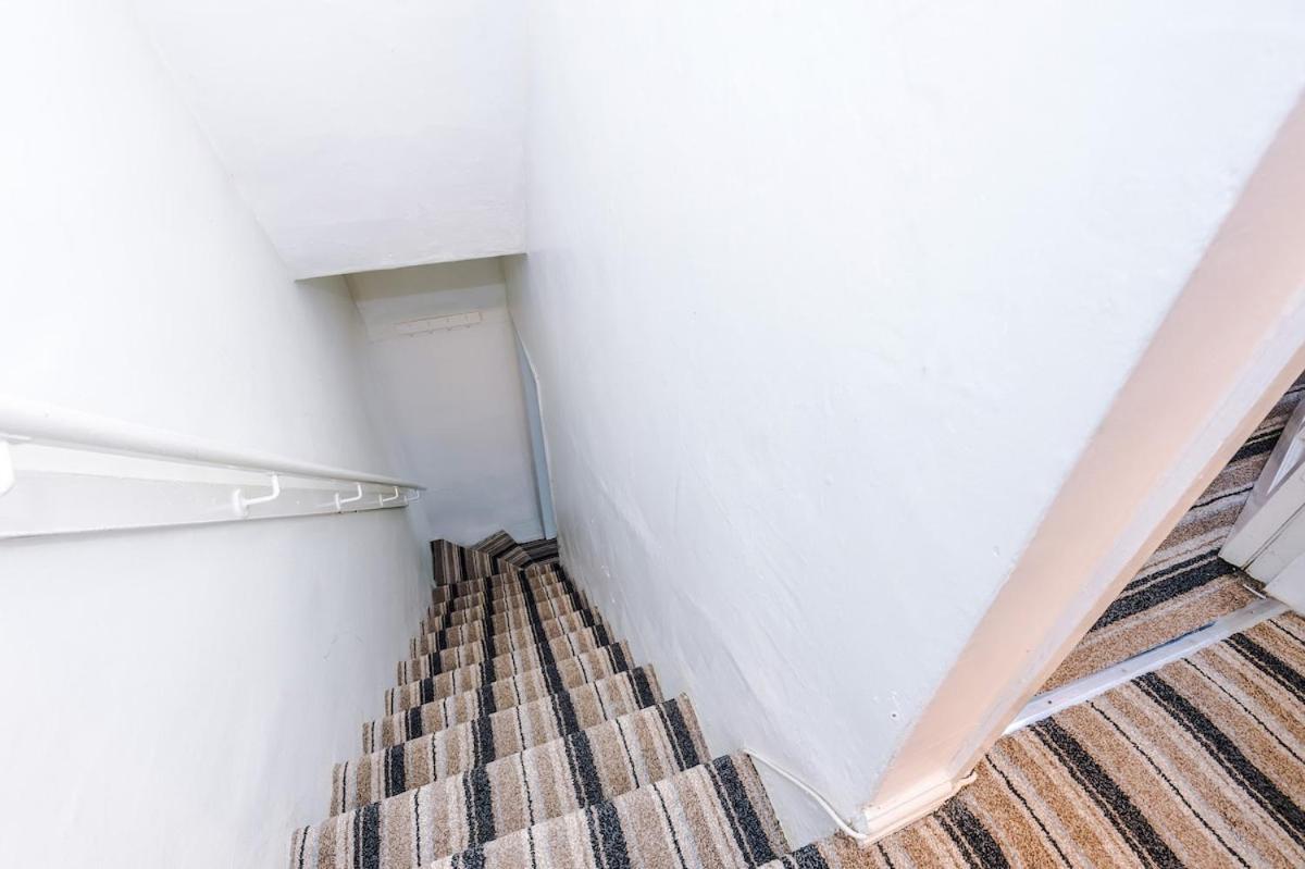Modern & Spacious 2 Bed House - Free Parking Bradford (West Yorkshire)