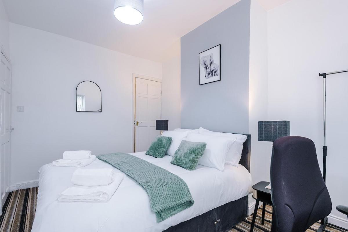 Holiday home Modern & Spacious 2 Bed House - Free Parking