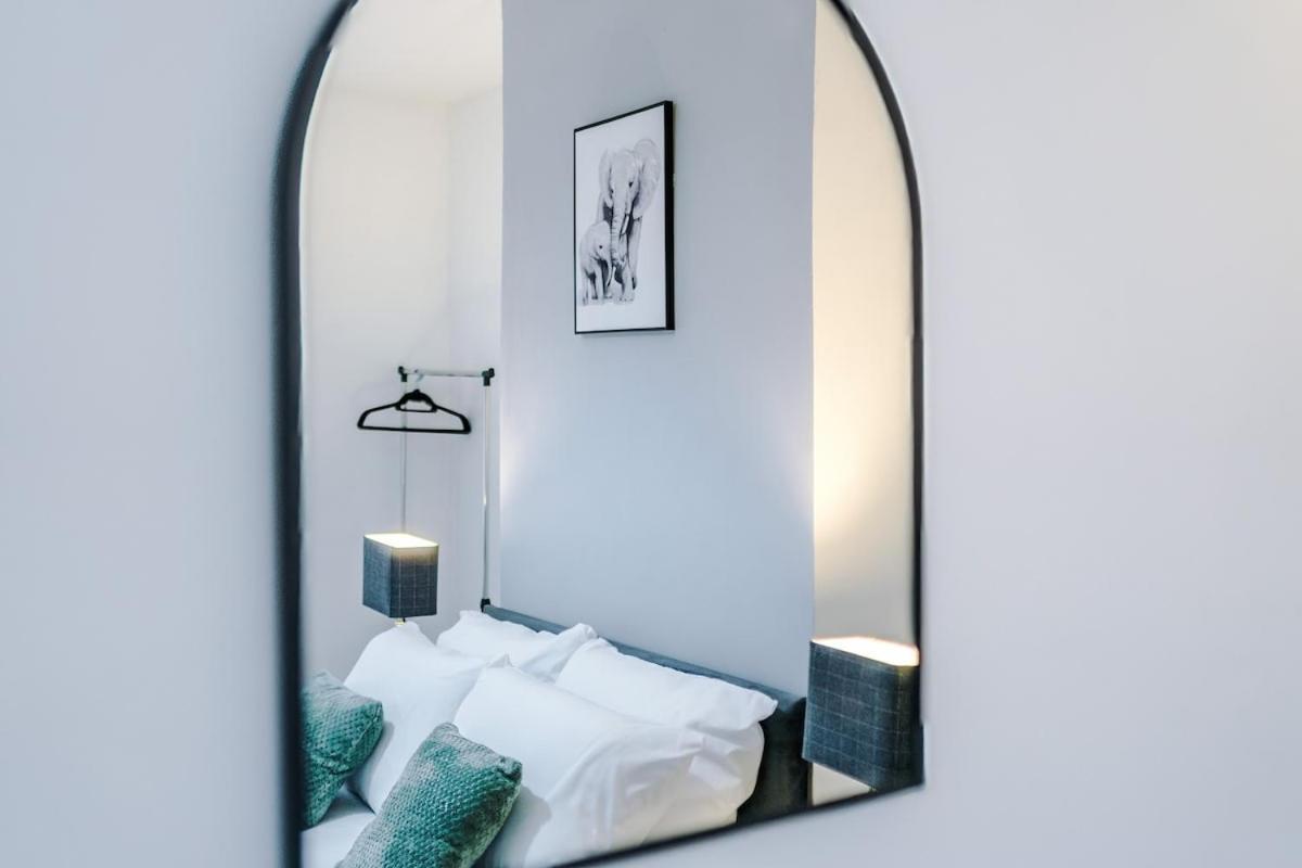 Modern & Spacious 2 Bed House - Free Parking Holiday home *