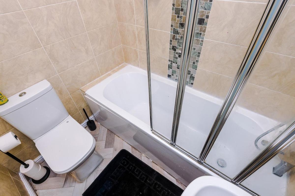 Holiday home Modern & Spacious 2 Bed House - Free Parking *